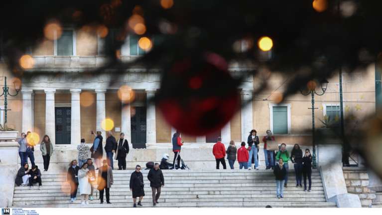 Εορταστικό ωράριο: Πώς θα λειτουργήσουν τα καταστήματα τις γιορτές, ποιες μέρες θα είναι κλειστά