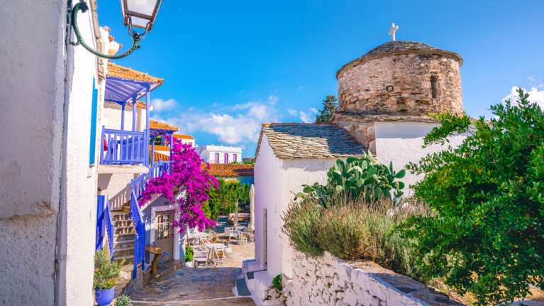 Ποιο ελληνικό νησί έχει πάρει την καρδιά των Γάλλων - Στην κορυφή των περιοχών χωρίς συνωστισμό