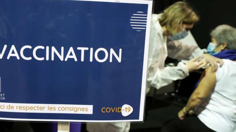 Πιστοποιητικό εμβολιασμού: Η Κομισιόν &quot;υπερασπίζεται&quot; την πρόταση Μητσοτάκη - Διαφωνίες μεταξύ των 27