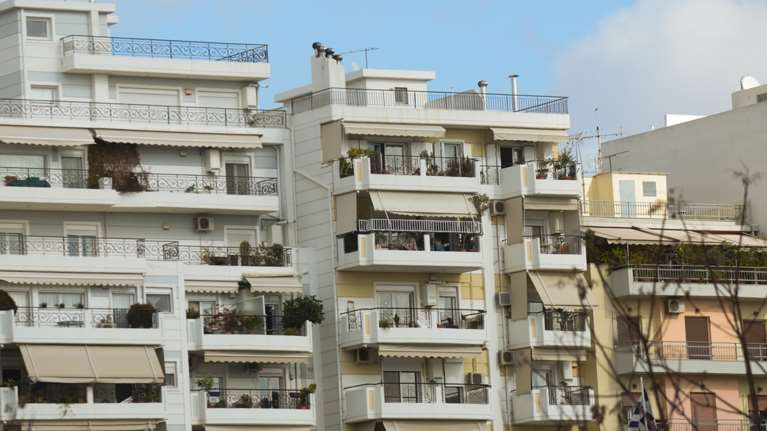 Επιστροφή ενοικίου: Πώς φτάσαμε στο να δηλώνονται μισθώματα σπιτιών... 5 ευρώ τον μήνα