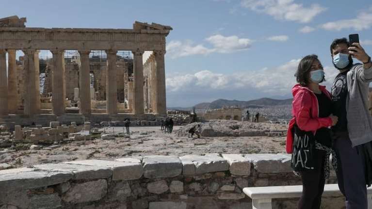 Lockdown-Tα επόμενα βήματα της απελευθέρωσης: Ανοίγουν σχολεία, τουρισμός, υπερτοπικές μετακινήσεις
