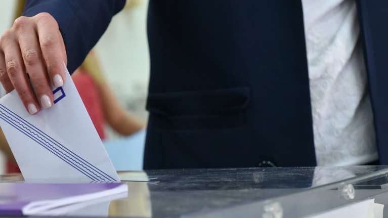 Δημοσκόπηση MRB: Εκπλήξεις στη δημοτικότητα των αρχηγών με Κουτσούμπα και Κωνσταντοπούλου - Πιο συσπειρωμένο το ΠΑΣΟΚ