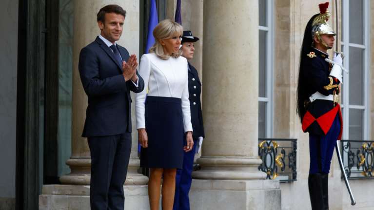 Εποχή Μακρόν ν. 2: Σήμερα ορκίζεται για την δεύτερη θητεία του - Πρώτη η Αριστερά στα γκάλοπ των βουλευτικών εκλογών