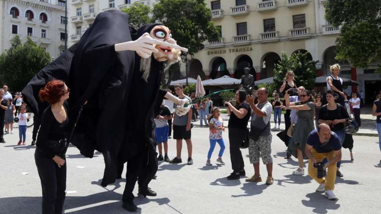 Θεσσαλονίκη: Μια καλλιτεχνική διαμαρτυρία... διαφορετική από τις άλλες [εικόνες]