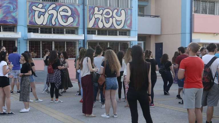 ΕΟΔΥ: Τι θα συμβεί αν υπάρξει κρούσμα κορονοϊού σε μαθητή: Δεν κλείνει το σχολείο - 10 μέρες καραντίνα οι συμμαθητές του