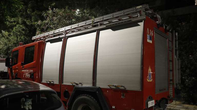 Ηράκλειο: Έλουσε με εύφλεκτο υγρό την πολυκατοικία γιατί πίστευε πως της έκαναν μάγια - "Η φωτιά θα τα λύσει"