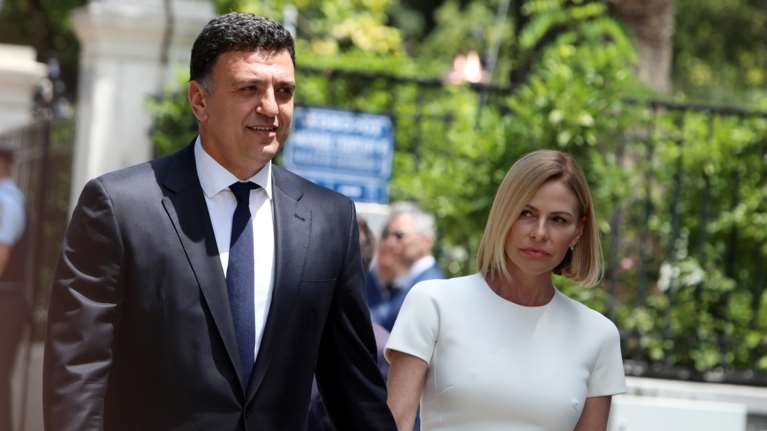 Τζένη Μπαλατσινού: Η σπάνια κοινή έξοδος μαζί με τον 16χρονο γιο της Mάξιμο Κωστόπουλο και τον Βασίλη Κικίλια