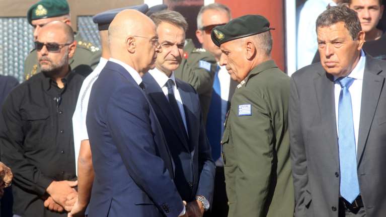 Κιλκίς: Η στιγμή που ο αρχηγός ΓΕΕΘΑ ενημερώνει Μητσοτάκη και Δένδια για τις εκρήξεις στη Νέα Αγχίαλο [Βίντεο]