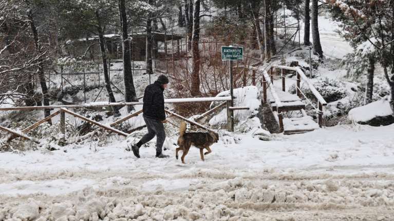 Καιρός: Συνεχίζονται οι υψηλές θερμοκρασίες και σήμερα – Έρχονται χιόνια και τσουχτερό κρύο την Κυριακή