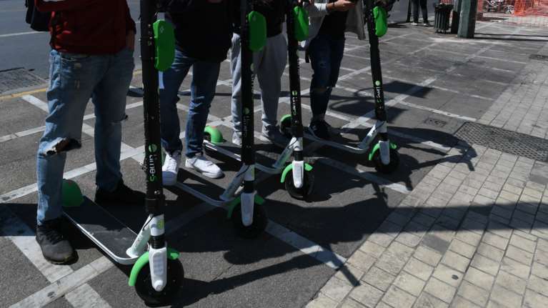 ΕΛΑΣ: Εξαρθρώθηκε συμμορία που έκλεβε ηλεκτρικά πατίνια στα νότια προάστια