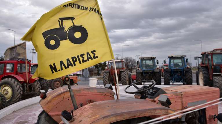 Τα τρακτέρ στην Αθήνα την Τρίτη: Η κυβέρνηση &quot;καλωσορίζει&quot; τους αγρότες, αλλά δεν θα επιτρέψει κλείσιμο δρόμων