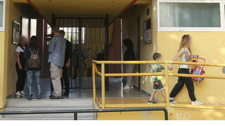 Αντιεμβολιαστές επιτίθενται στους δασκάλους στα σχολεία- Καθημερινά επεισόδια, μηνύσεις και συλλήψεις