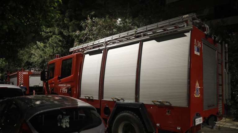 Φωτιά στο κέντρο της Αθήνας: Αναφορές για τρεις τραυματίες - Κυκλοφοριακές ρυθμίσεις στο σημείο