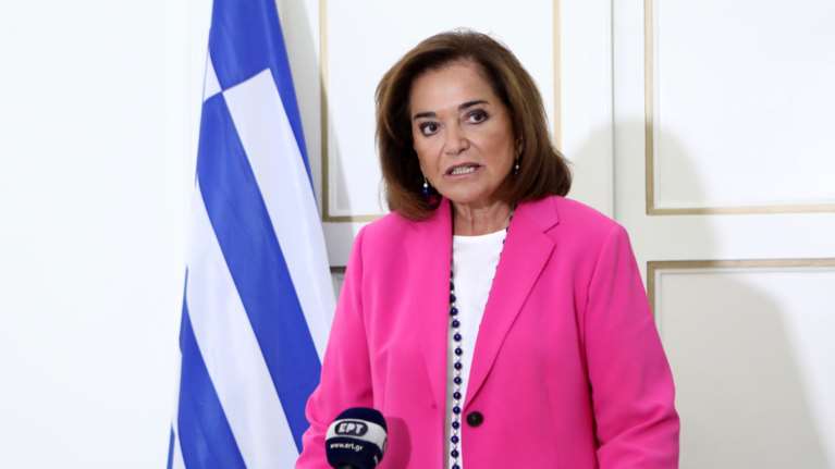 Στο νοσοκομείο η Ντόρα Μπακογιάννη μετά από χτύπημα στο κεφάλι - Τι συνέβη