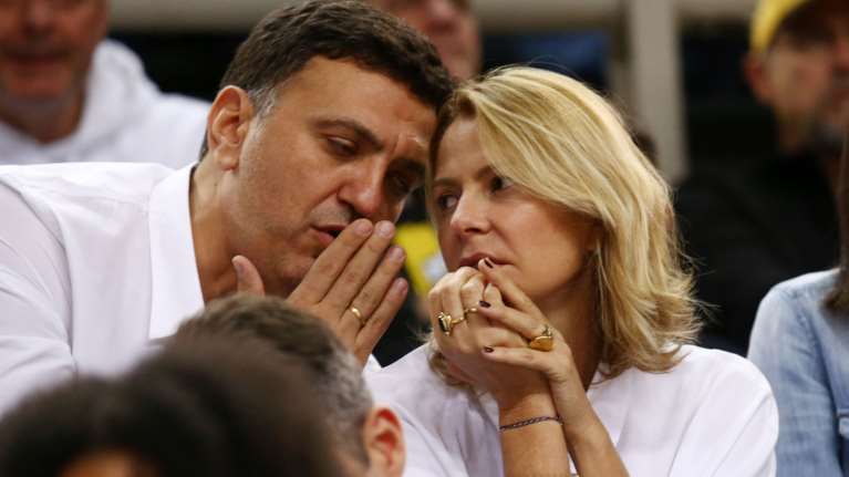 Τζένη Μπαλατσινού - Βασίλης Κικίλιας: Μας δείχνουν το ζεστό και φιλόξενο έθνικ σαλόνι τους