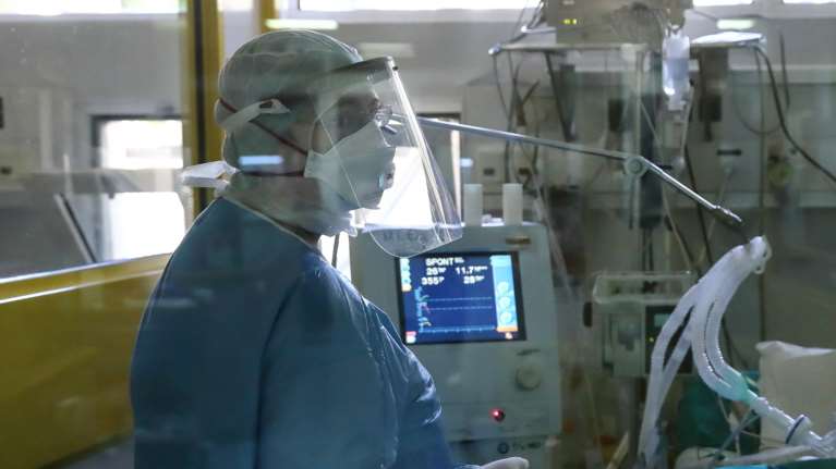 Κορονοϊός: Τρομακτικός Οκτώβρης με 18.749 νέα κρούσματα - 229 νεκροί σε 30 ημέρες