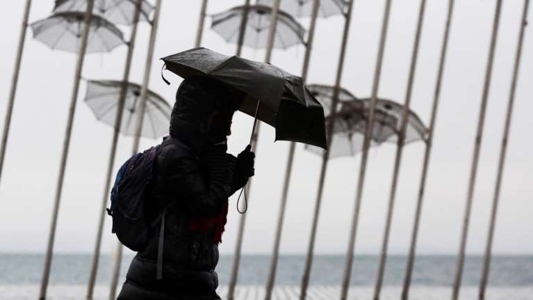 Αλλάζει ο καιρός: Έρχονται βροχές και πτώση της θερμοκρασίας - Πότε θα δούμε τα πρώτα χιόνια