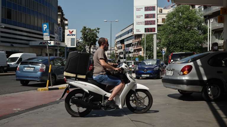 &quot;Λαυράκι&quot; της ΑΑΔΕ: Ιδιοκτήτης βενζινάδικου με τζίρο 509.300 ευρώ δήλωνε μηδέν κέρδη