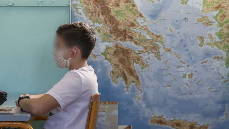 Άνοιγμα σχολείων: Task force, υπεύθυνοι διαχείρισης και μάσκες - Το σχέδιο του Υπουργείου Παιδείας για ασφαλές μάθημα