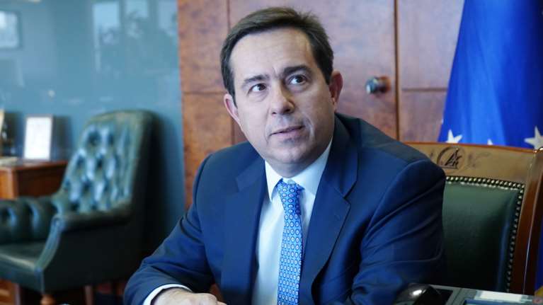 Το παρασκήνιο της παραίτησης Μηταράκη- Οι διακοπές στην Πάτμο εν μέσω πυρκαγιών, ήταν η σταγόνα που ξεχείλισε το ποτήρι