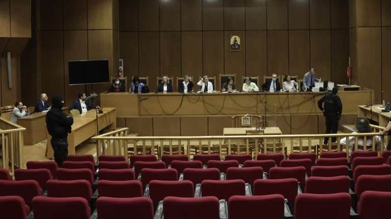 Δίκη για τη Folli Follie: Κατέθεσαν οι πρώτοι μάρτυρες - Οι δικαστές αρνήθηκαν την παράσταση της προσωρινής διοίκησης