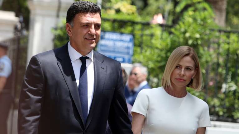 Τζένη Μπαλατσινού: Κομψή στο Προεδρικό με κοντομάνικο μίντι φόρεμα και απίθανα nude ψηλοτάκουνα πέδιλα