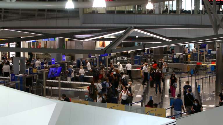 Όλα τα νέα μέτρα για την είσοδο στην Ελλάδα: Αναλυτικά τι ισχύει για τα rapid και τα μοριακά test