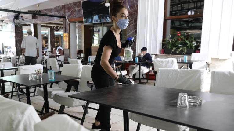Σταμπουλίδης για εστίαση: Τον Μάιο το πακέτο στήριξης - Τι ισχύει για τα κλειστά εμπορικά κέντρα