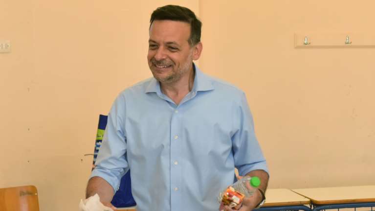 Μαλλιά κουβάρια στο ΠΑΣΟΚ: Η επιστολή του Χάρη Δούκα για εκλογή νέας ηγεσίας τον Νοέμβριο που &quot;εξόργισε&quot; τον Νίκο Ανδρουλάκη