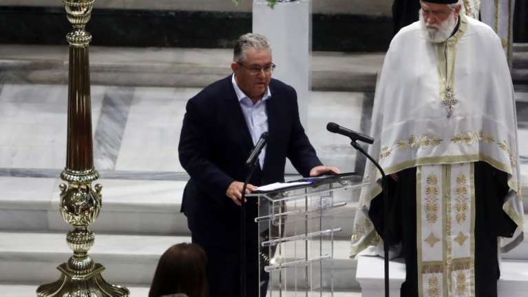 Πολιτικό μανιφέστο Κουτσούμπα στον επικήδειο του Μίκη Θεοδωράκη