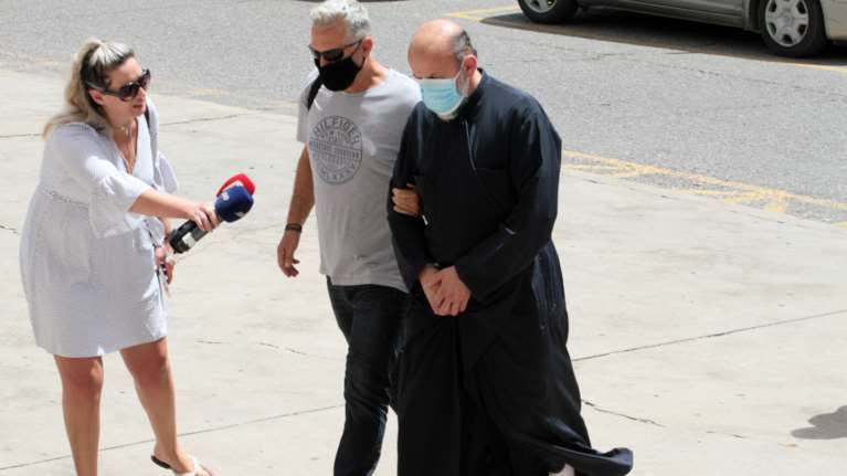 Αγρίνιο: Προφυλακιστέος ο ιερέας που κατηγορείται για βιασμό, ασέλγεια και παιδική πορνογραφία