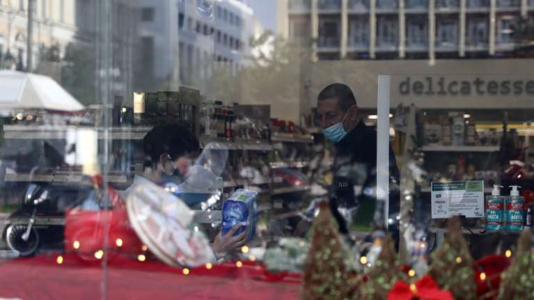 Κακοκαιρία "Ελπίδα": Ποια καταστήματα θα ανοίξουν την Τρίτη - Σε ποια θα μπει "λουκέτο"