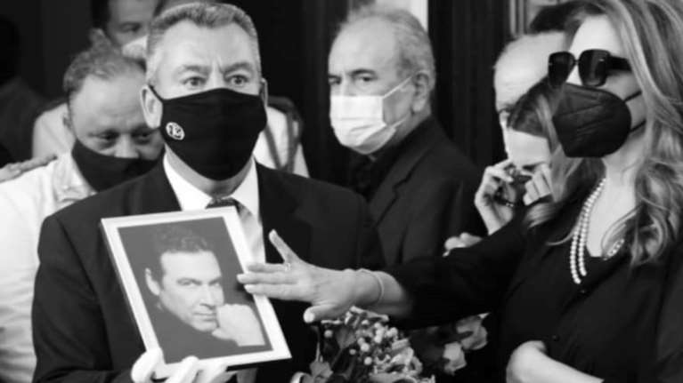 Αντζελα Γκερέκου: Ραγίζει καρδιές η ανάρτησή της λίγο μετά την κηδεία του Τόλη Βοσκόπουλου - Το εμβληματικό τραγούδι