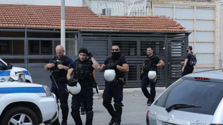 Εφοδος στις φυλακές Ναυπλίου: Βρέθηκαν ναρκωτικά, μαχαίρια και κινητά