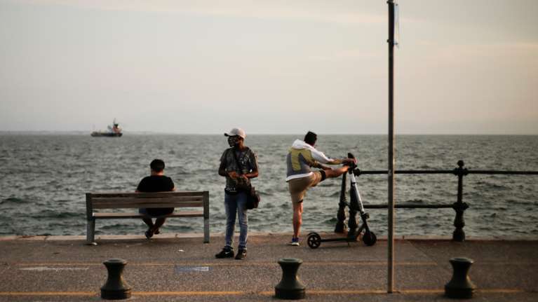 Καιρός: Τους 30 βαθμούς θα αγγίξει ο υδράργυρος - Ανεμοι έως 6 μποφόρ