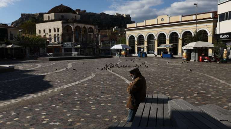 Αποθέωση από Bloomberg: Οι σεμνοί Ελληνες δείχνουν στον κόσμο πώς αντιμετωπίζεται ο κορονοϊός