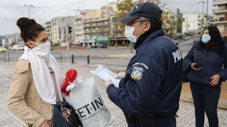 Κορονοϊός: Ποια πόλη δεν κατέγραψε ούτε μία παράβαση στα έκτακτα μέτρα κυκλοφορίας