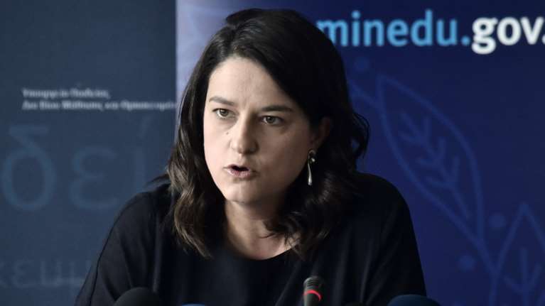 Άνοιγμα σχολείων - Κεραμέως: Τι θα ισχύσει με τις απουσίες αν ο μαθητής δεν φορά τη μάσκα