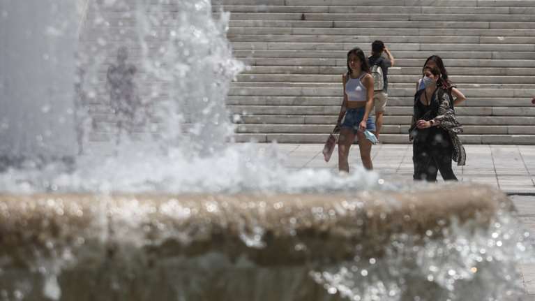 Καιρός: Ανεβαίνει ξανά το θερμόμετρο - Πού θα σημειωθούν βροχές