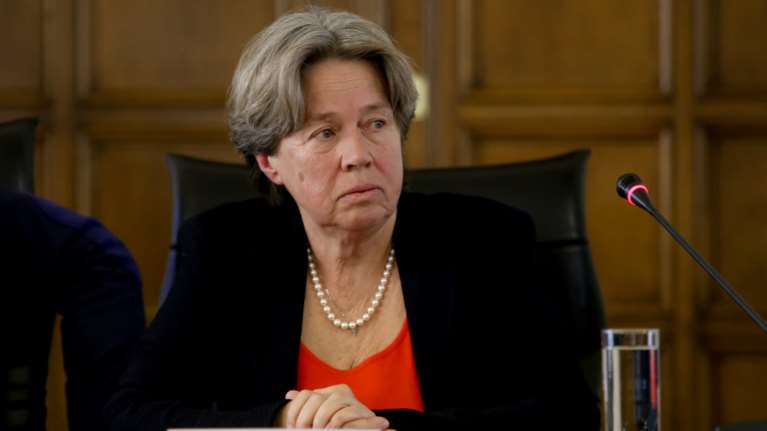 &quot;Βόμβα&quot; Λινού για ρεβεγιόν: Δεν συζητήθηκε στην Επιτροπή, ούτε κανείς γνωρίζει πώς προέκυψαν τα 9 άτομα