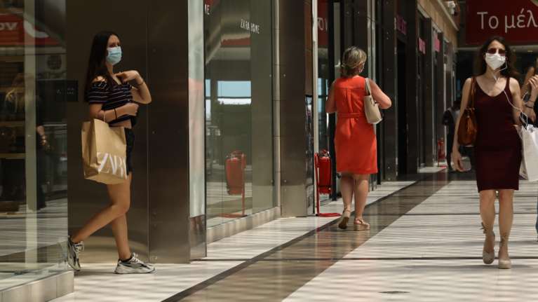 Παρασκήνιο: Γιατί οι λοιμωξιολόγοι πάγωσαν το άνοιγμα των εμπορικών κέντρων- Εκπληξη και αντίδραση από το Μαξίμου