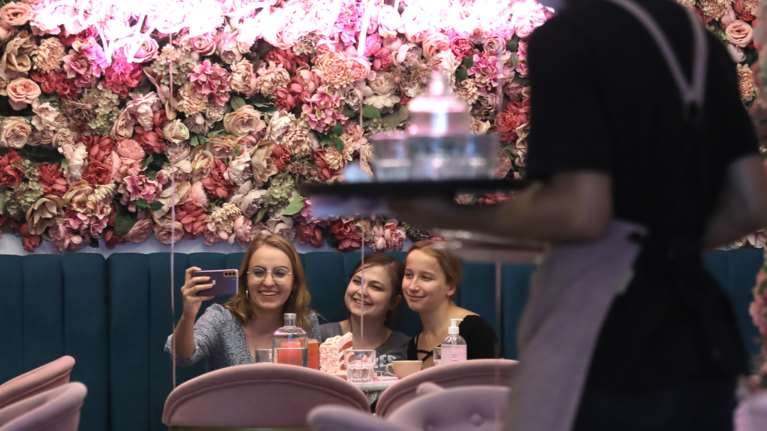 Τέλος οι μάσκες σε εσωτερικούς χώρους: Προαιρετικά σε αεροπλάνα, πλοία, ΚΤΕΛ - Τι θα γίνει στις Πανελλήνιες