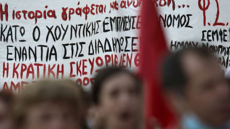 Το σχέδιο Χρυσοχοϊδη για τις διαδηλώσεις: Δεν θα κλείνουν οι δρόμοι για πορείες των 100 ατόμων- Μόνο πεζοδρόμιο