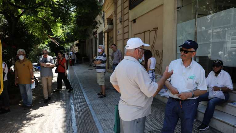Πότε καταβάλλονται οι συντάξεις και τα επιδόματα του Μαΐου - 2,5 δισ. ευρώ σε πάνω από 4,8 εκατ. δικαιούχους