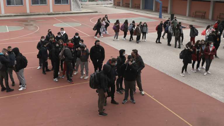 Σχολεία - Οι τρεις ημερομηνίες &quot;κλειδιά&quot;: Πότε κλείνουν για καλοκαίρι και πότε ανοίγουν τον Σεπτέμβρη - Δηλώσεις Ζ. Μακρή