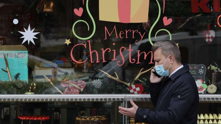 Ηχηρό &quot;καμπανάκι&quot; Δερμιτζάκη: Δεν πρέπει να συζητάμε για ρεβεγιόν - Τα παιδιά να μην παίζουν με άλλα παιδιά