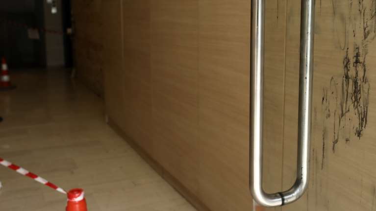 Καλλιθέα: Εχασε το ένα της μάτι η γυναίκα που δέχθηκε επίθεση με οξύ από ερωτική αντίζηλο