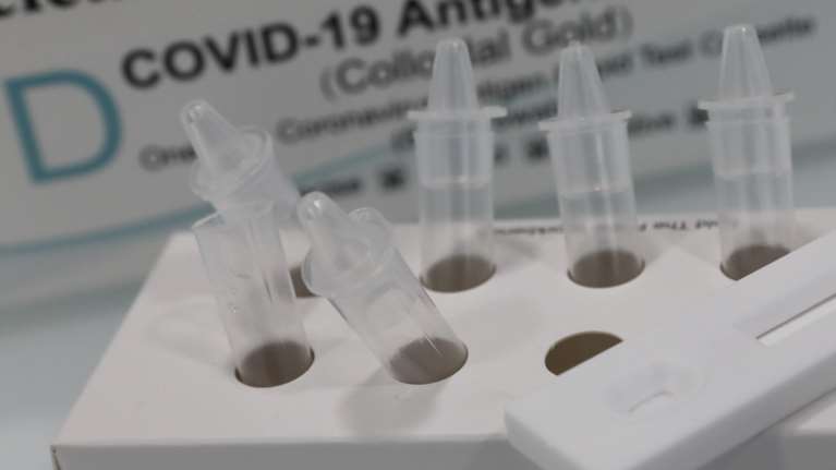 Self tests: Από αρχές Απριλίου στα φαρμακεία - Για ποιους εργαζόμενους είναι υποχρεωτικά - Ποιοι έχουν προτεραιότητα