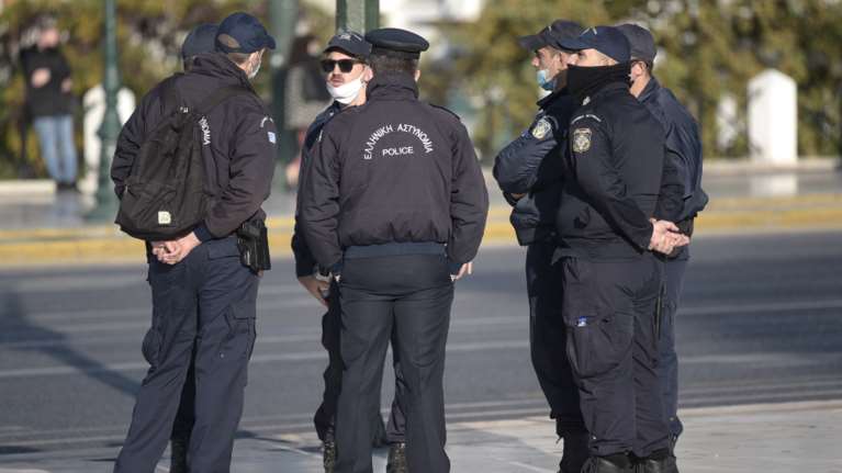 Θερίζει την Αστυνομία ο κορονοϊός: Πάνω από 770 κρούσματα - Δύο νοσηλεύονται σε κρίσιμη κατάσταση