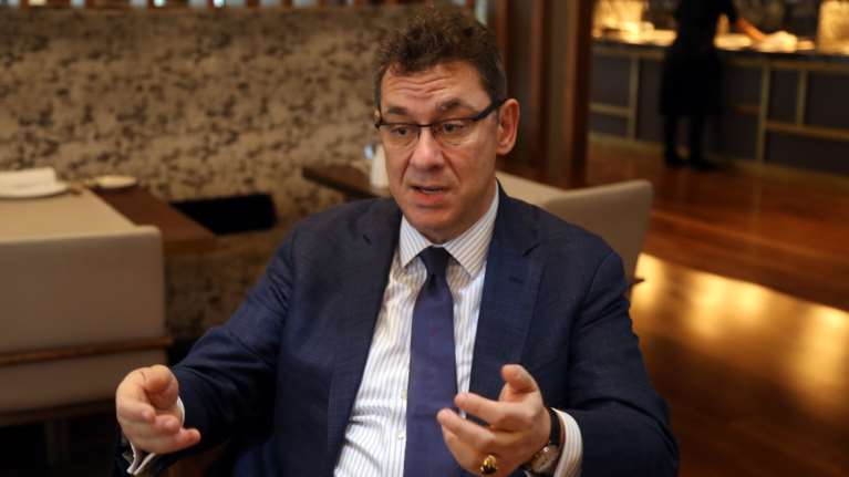 Αλμπέρτ Μπουρλά: &quot;Σύντομα οι παραδόσεις των εμβολίων της Pfizer που έχουμε υποσχεθεί&quot;